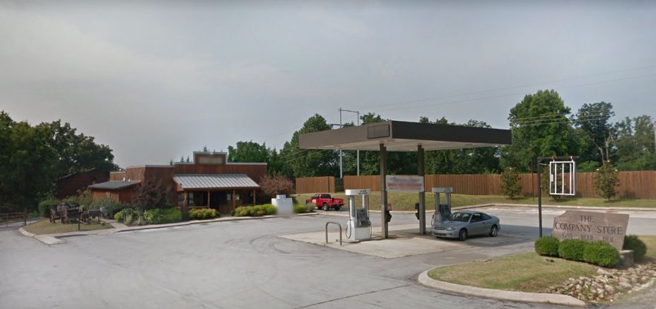 Convenience Store Lancaster : 7090 Dale Ridge Rd, Lancaster, TN 38569